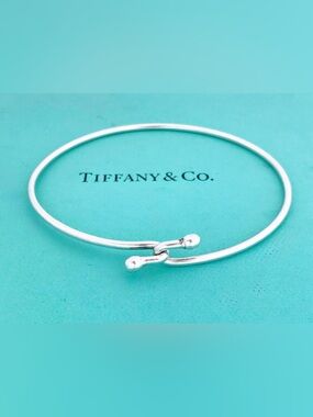 Authenticated Tiffany & Co Silver Love Knot Hook Wire Bangle Bracelet 7” Silver